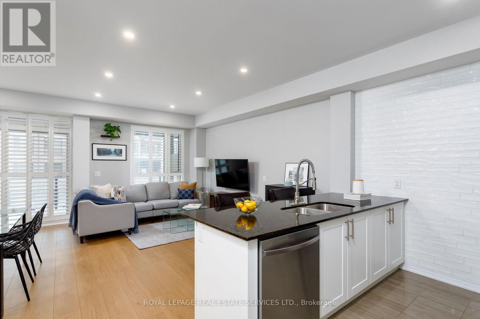 212 - 2370 Khalsa Gate, Oakville, Ontario  L6M 1P5 - Photo 8 - W12722476