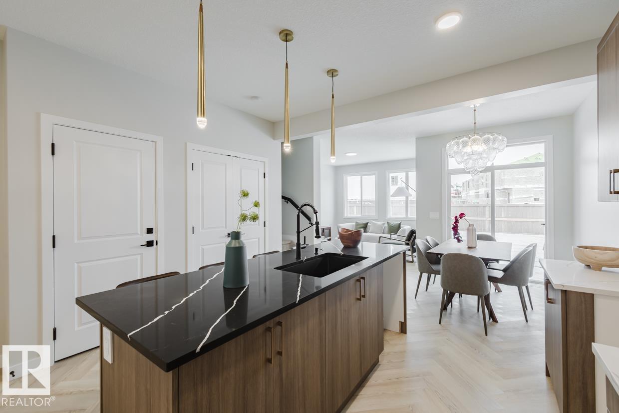 2827 65 St Sw, Edmonton, Alberta  T6X 3J7 - Photo 5 - E4466080