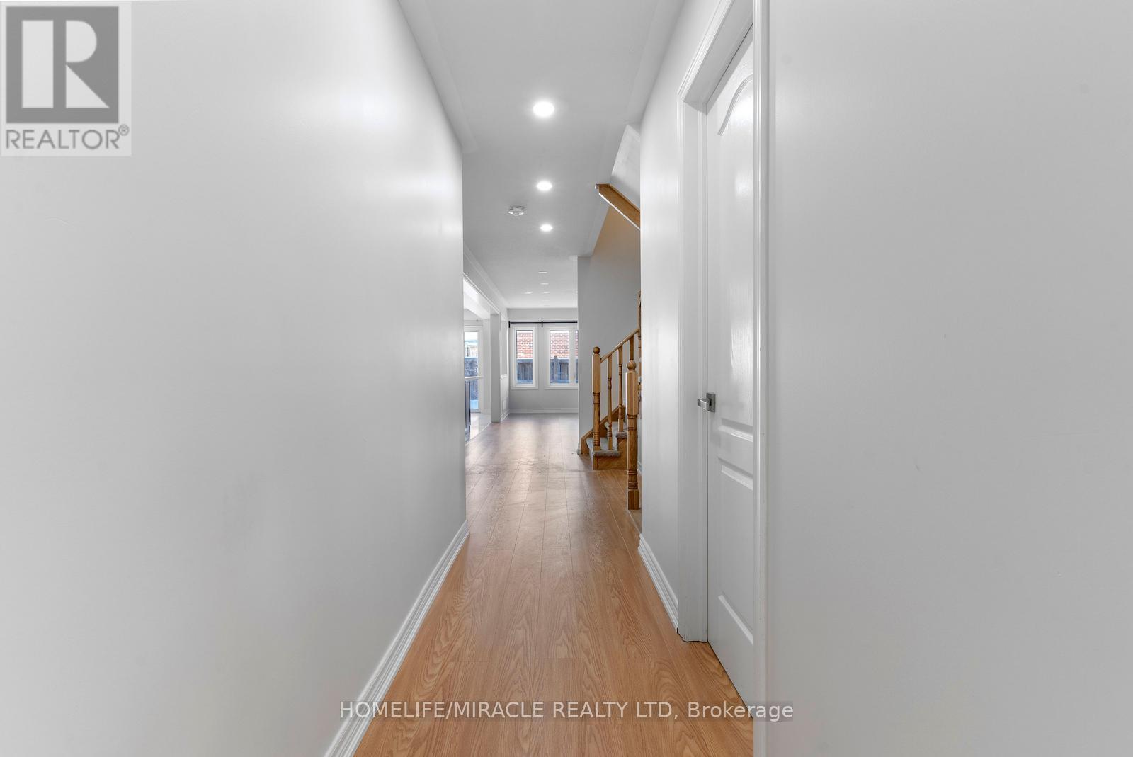 570 Linden Drive, Cambridge, Ontario  N3H 0C9 - Photo 3 - X12722450