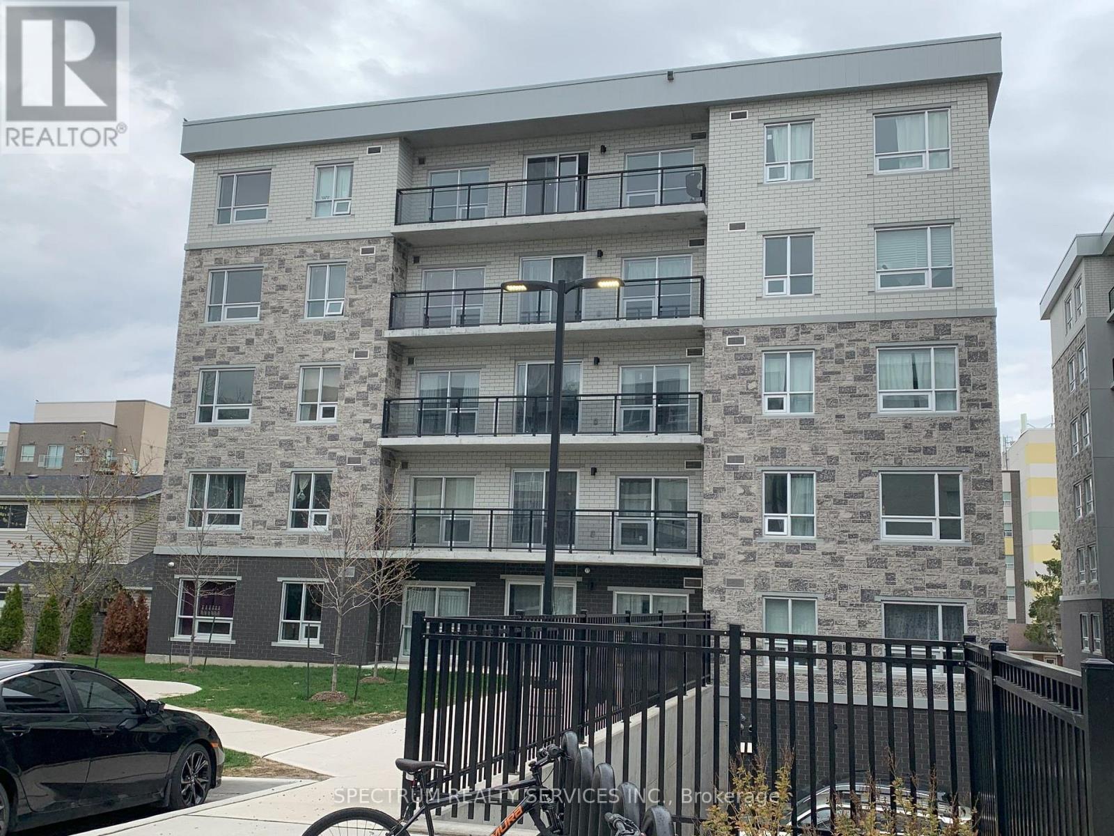 A-306 - 275 Larch Street, Waterloo, Ontario  N2L 3R2 - Photo 2 - X12722532