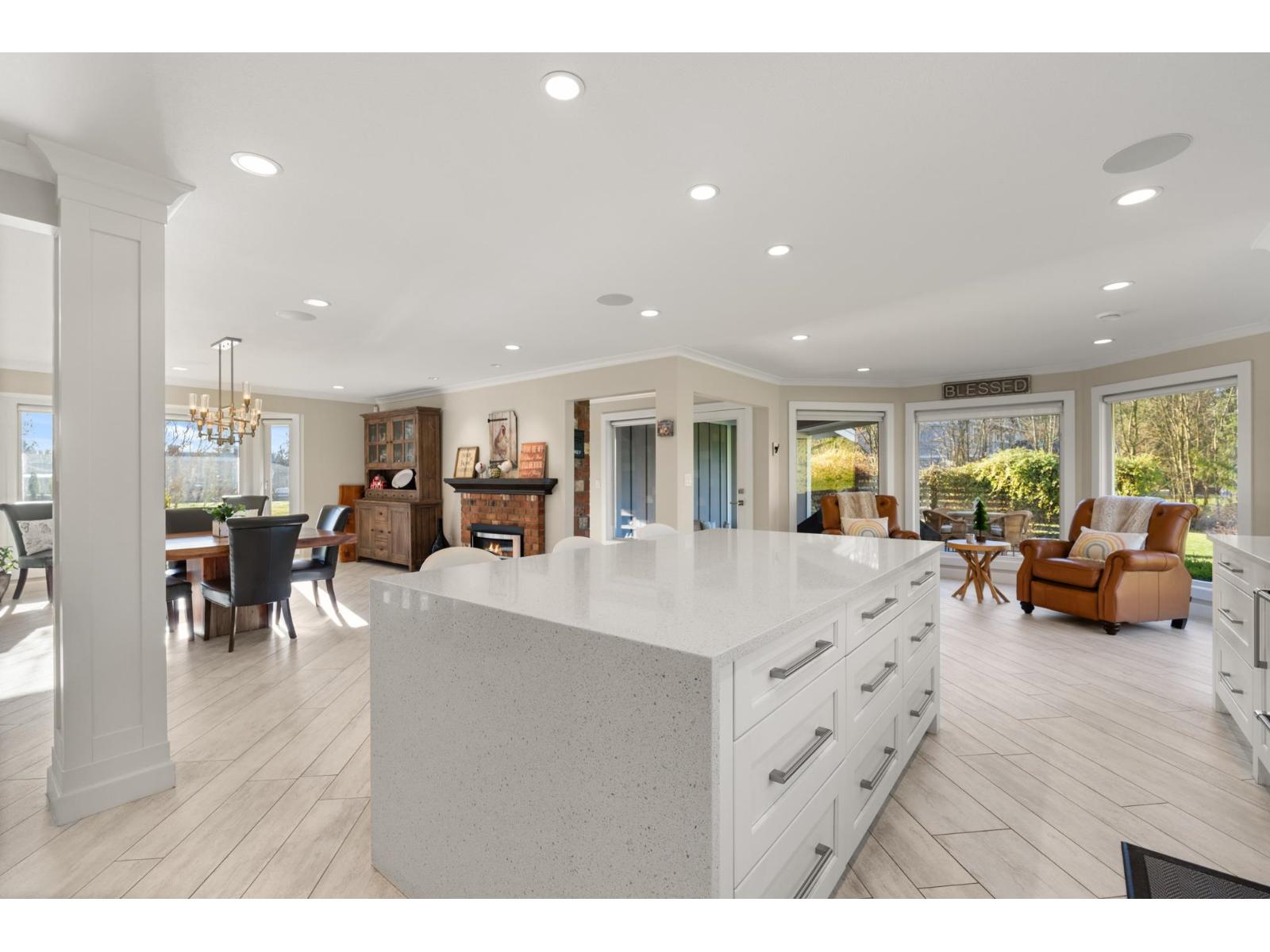 22015 40 Avenue, Langley, British Columbia  V2Z 1N7 - Photo 12 - R3081852