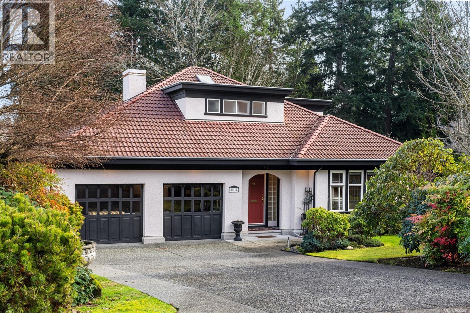 812 Del Monte Lane, Saanich, British Columbia  V8Y 3H2 - Photo 1 - 1022984