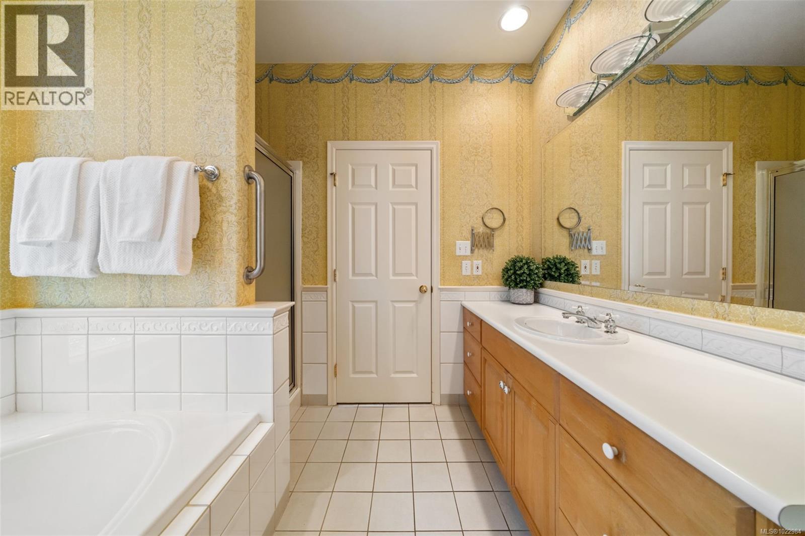 812 Del Monte Lane, Saanich, British Columbia  V8Y 3H2 - Photo 29 - 1022984