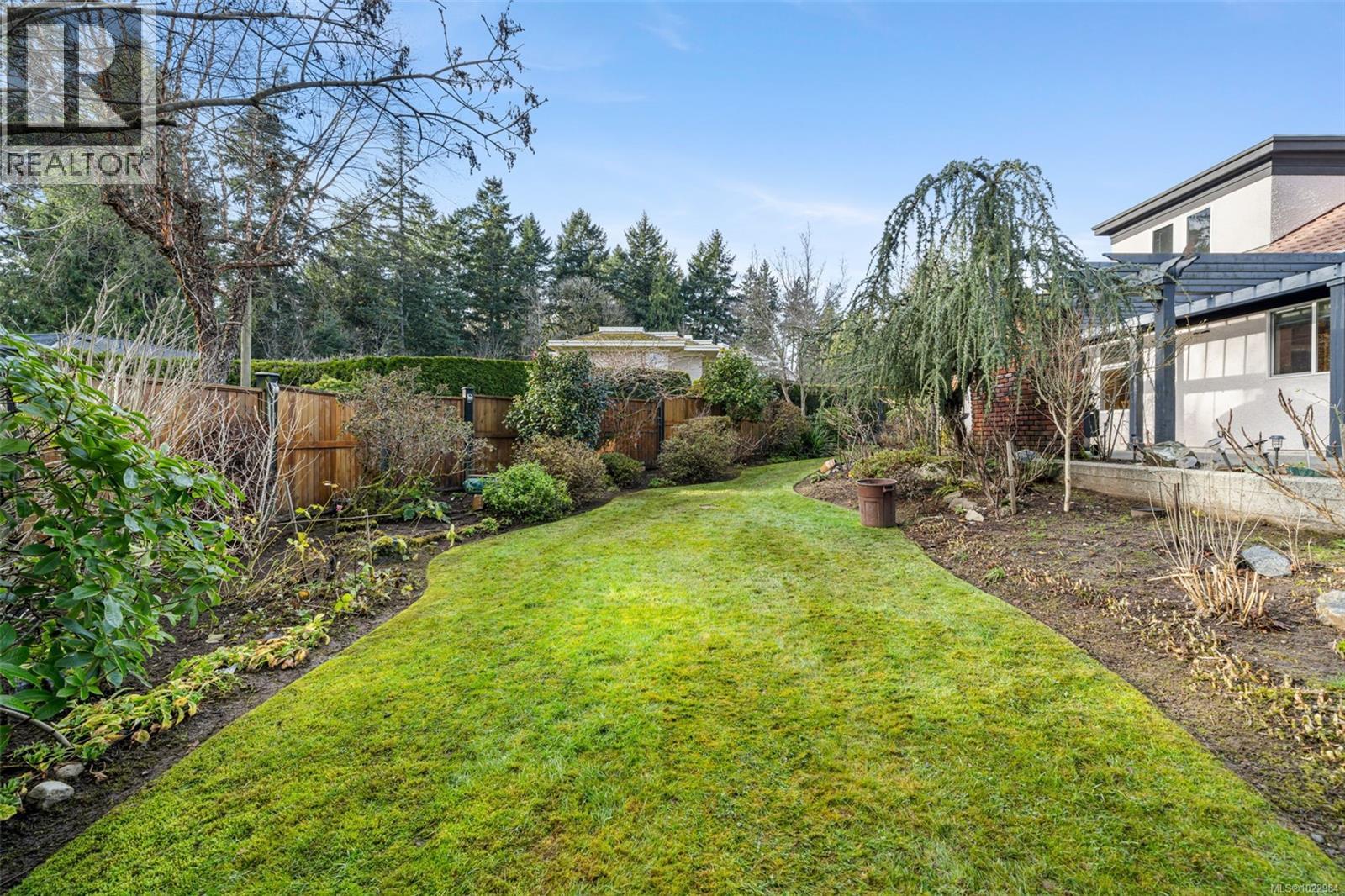 812 Del Monte Lane, Saanich, British Columbia  V8Y 3H2 - Photo 43 - 1022984