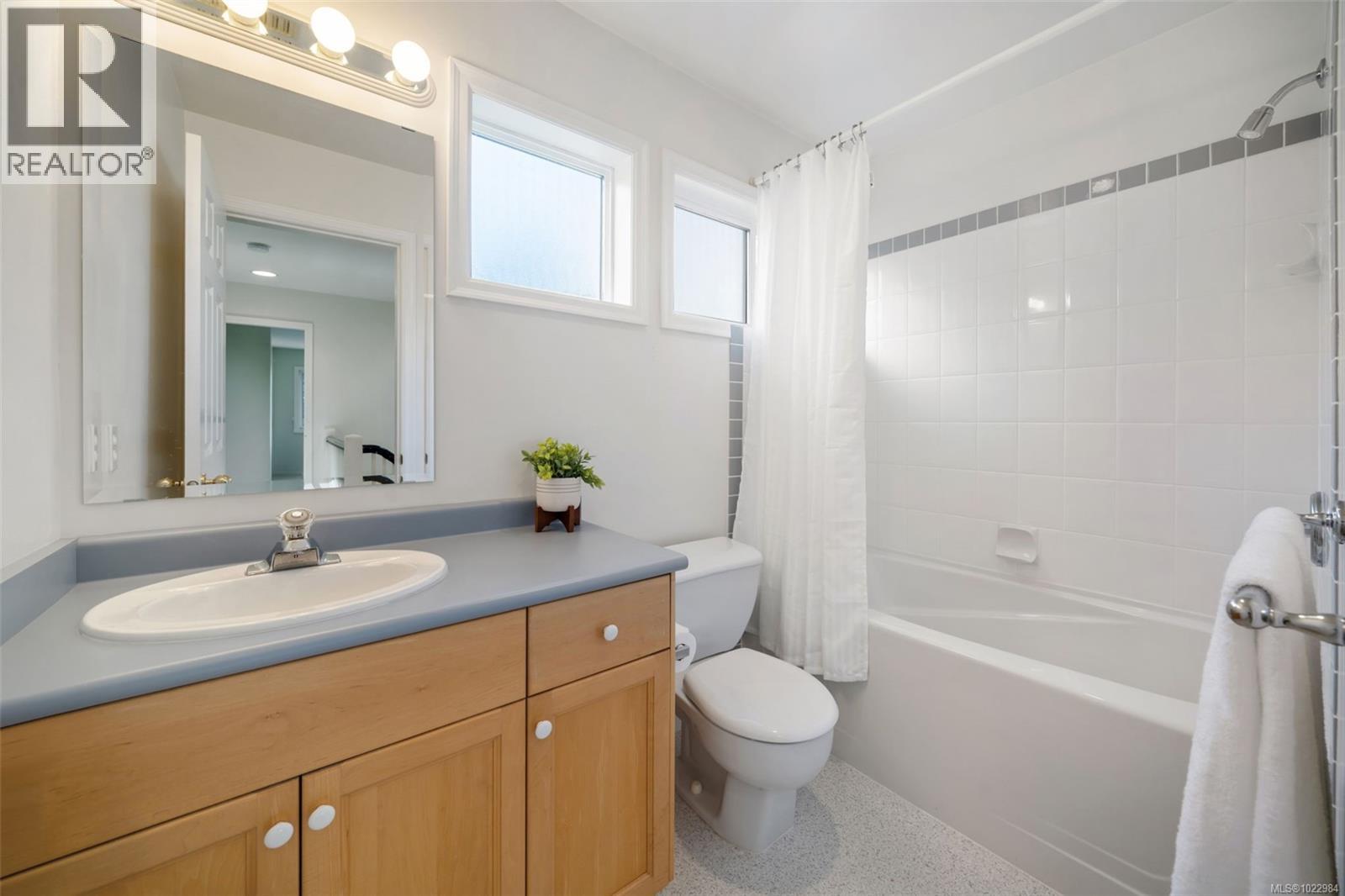 812 Del Monte Lane, Saanich, British Columbia  V8Y 3H2 - Photo 37 - 1022984