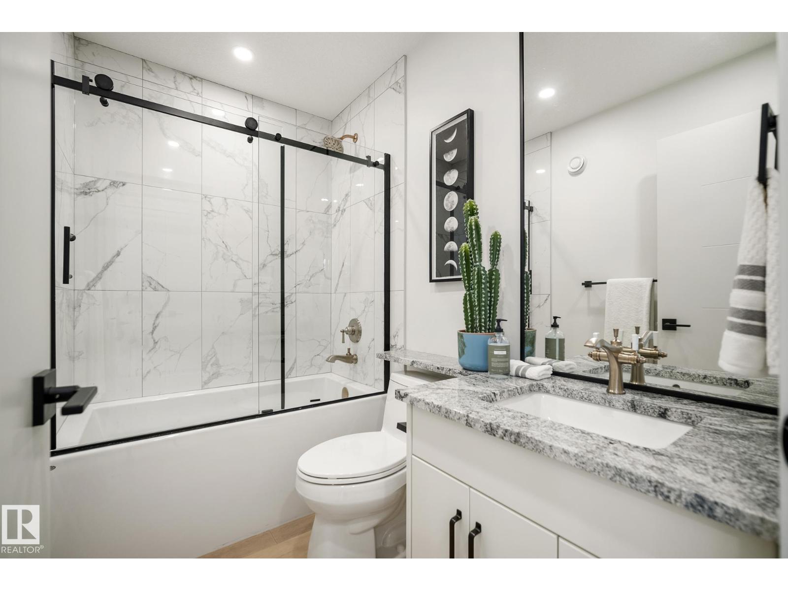 8803 Strathearn Dr Nw, Edmonton, Alberta  T6C 4C8 - Photo 36 - E4469174