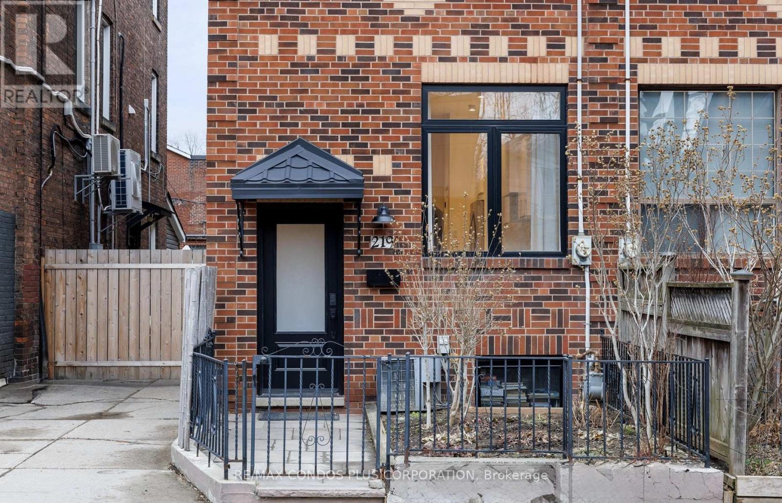 Main - 219 Sorauren Avenue, Toronto, Ontario  M6R 2G1 - Photo 35 - W12711590