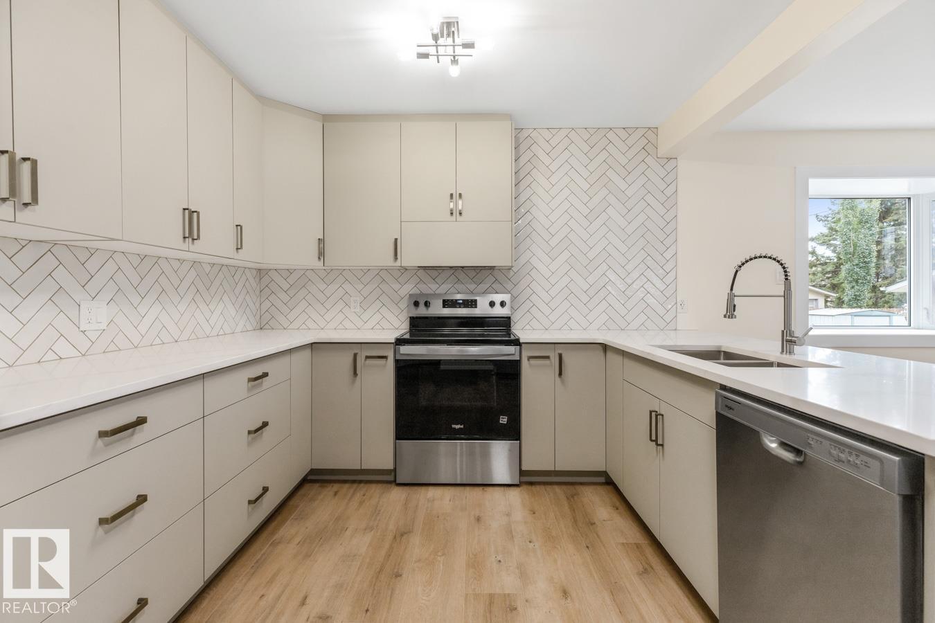 8316 68a St Nw, Edmonton, Alberta  T6B 1T3 - Photo 11 - E4469262