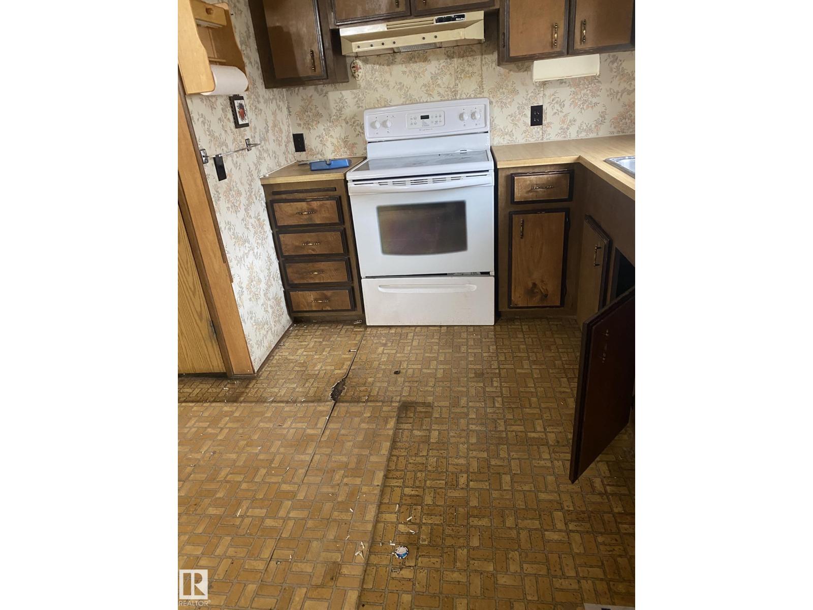 20 West View Bv Nw, Edmonton, Alberta  T5S 1T5 - Photo 4 - E4470680