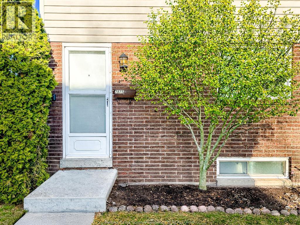 7875 Hawthorne, Windsor, Ontario  N8T 3B5 - Photo 1 - 26001730