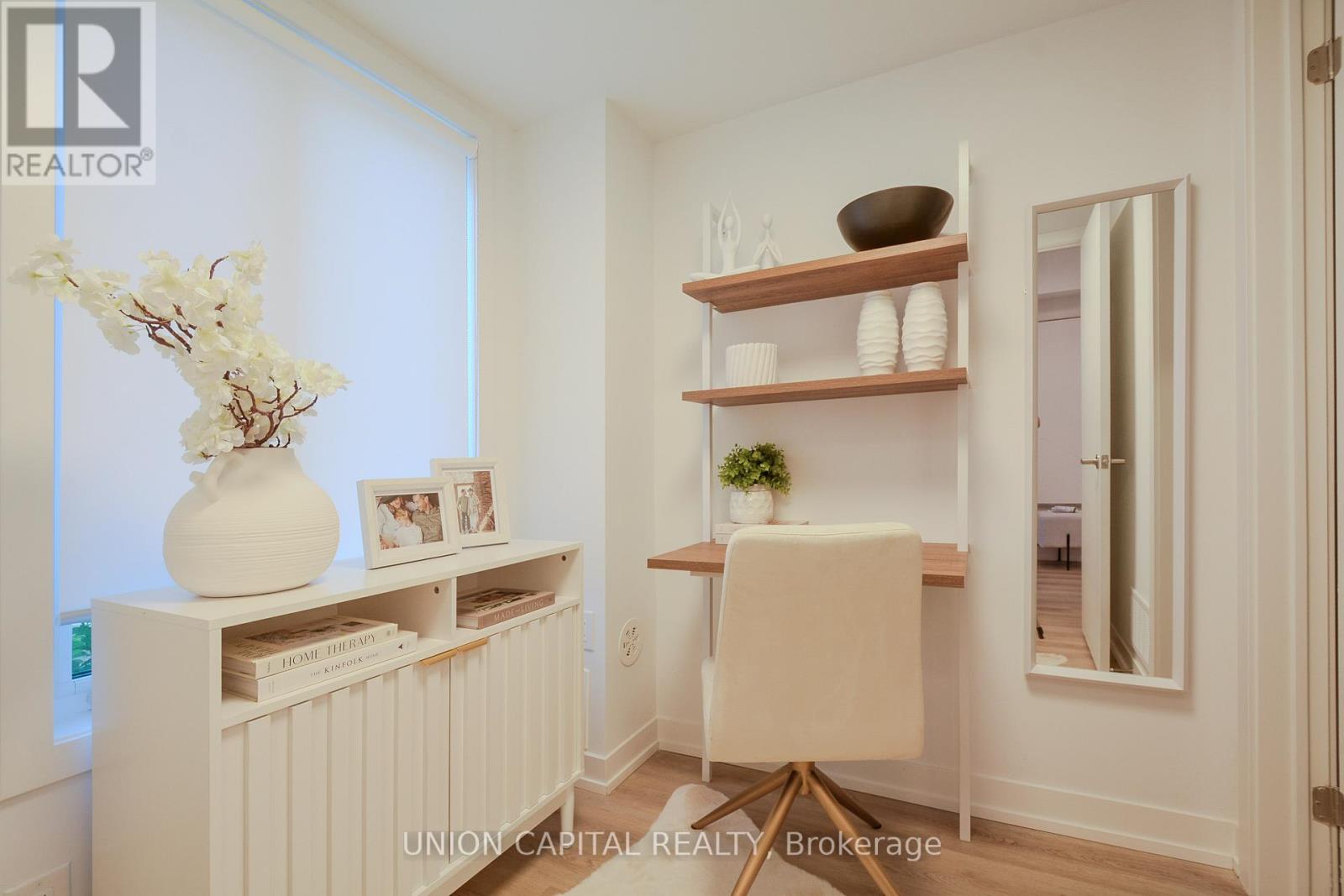 48 Case Ootes Drive, Toronto, Ontario  M4A 1C5 - Photo 3 - C12722580