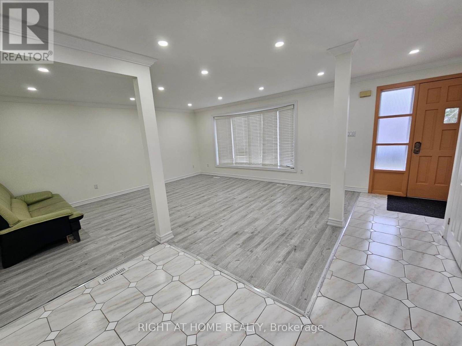 20 Hookwood Drive, Toronto, Ontario  M1S 2P1 - Photo 3 - E12722566