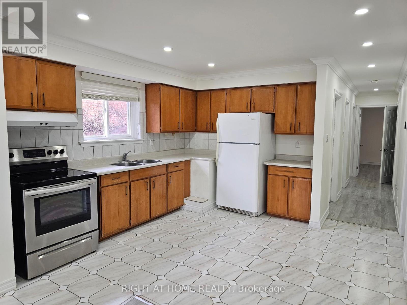 20 Hookwood Drive, Toronto, Ontario  M1S 2P1 - Photo 5 - E12722566