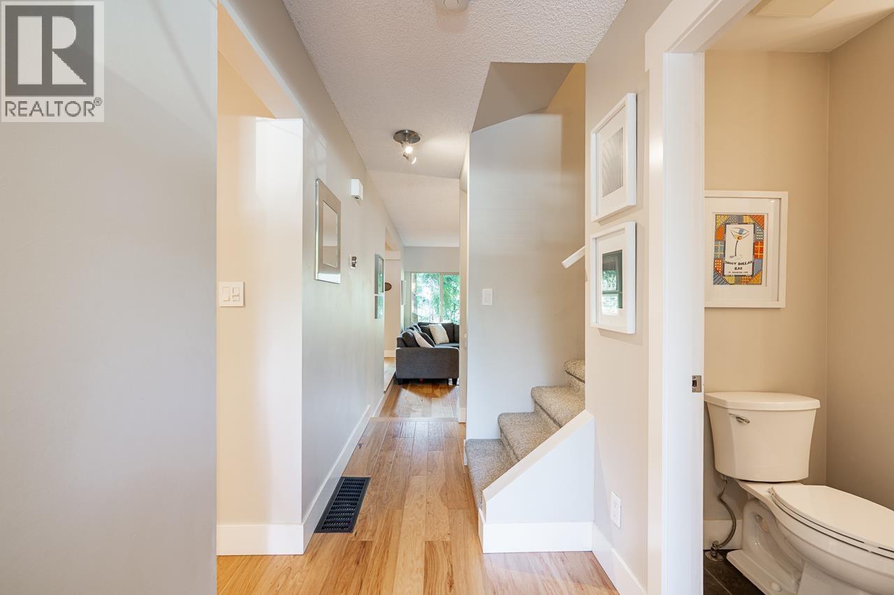 2076 Purcell Way, North Vancouver, British Columbia  V7J 3K3 - Photo 6 - R3082298