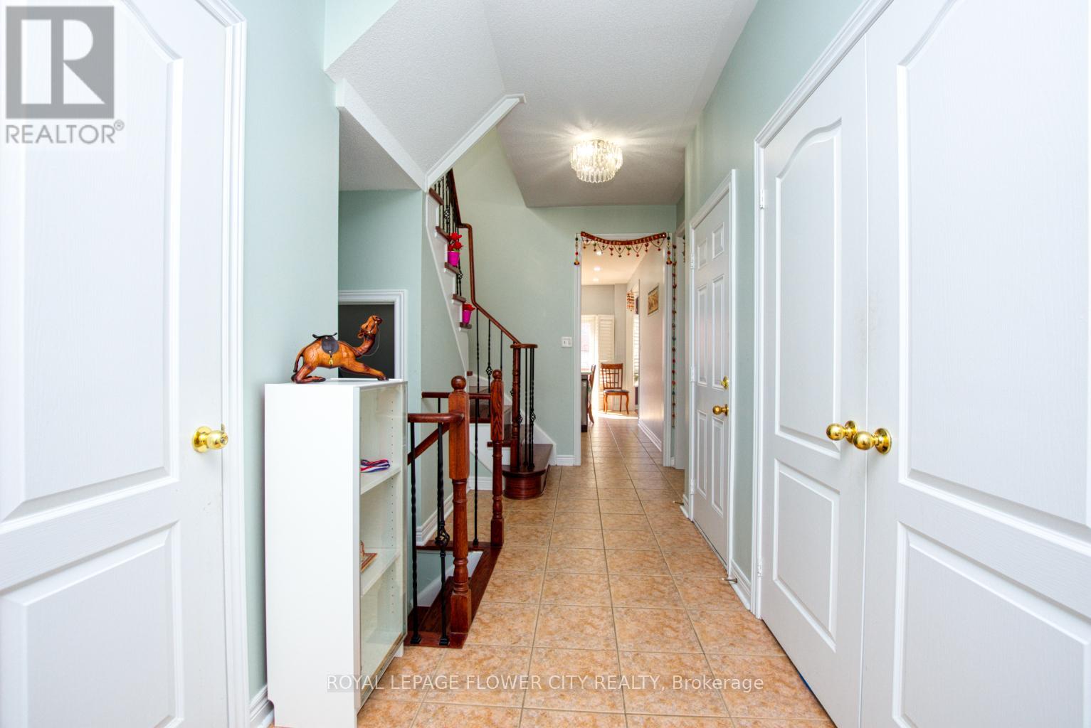 Upper - 18 Saint Eugene Street, Brampton, Ontario  L6Y 0K9 - Photo 4 - W12722588