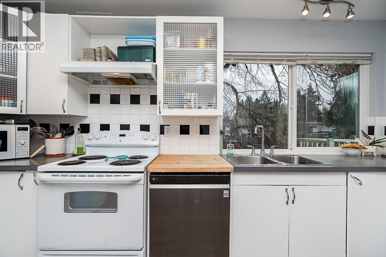 3676 Inverness Street, Port Coquitlam, British Columbia  V3B 3B4 - Photo 11 - R3072876