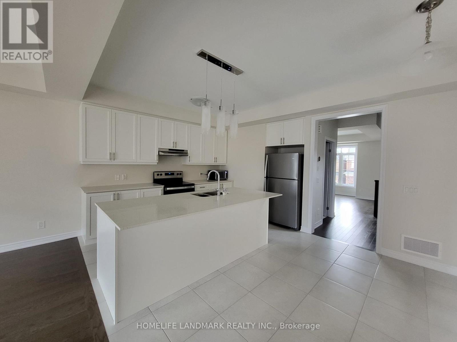 33 Gillivary Drive, Whitby, Ontario  L1P 2A9 - Photo 6 - E12722654