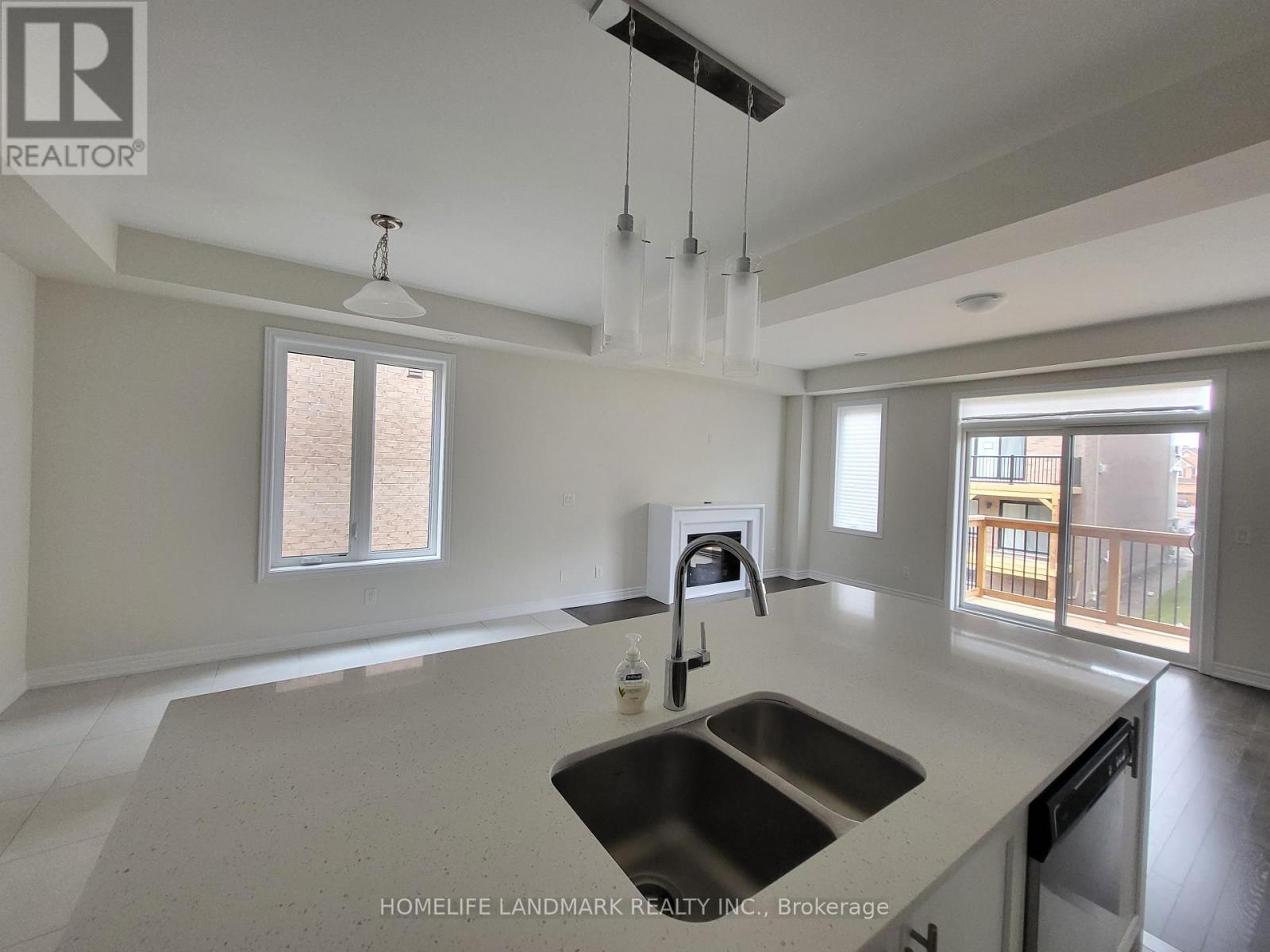 33 Gillivary Drive, Whitby, Ontario  L1P 2A9 - Photo 9 - E12722654