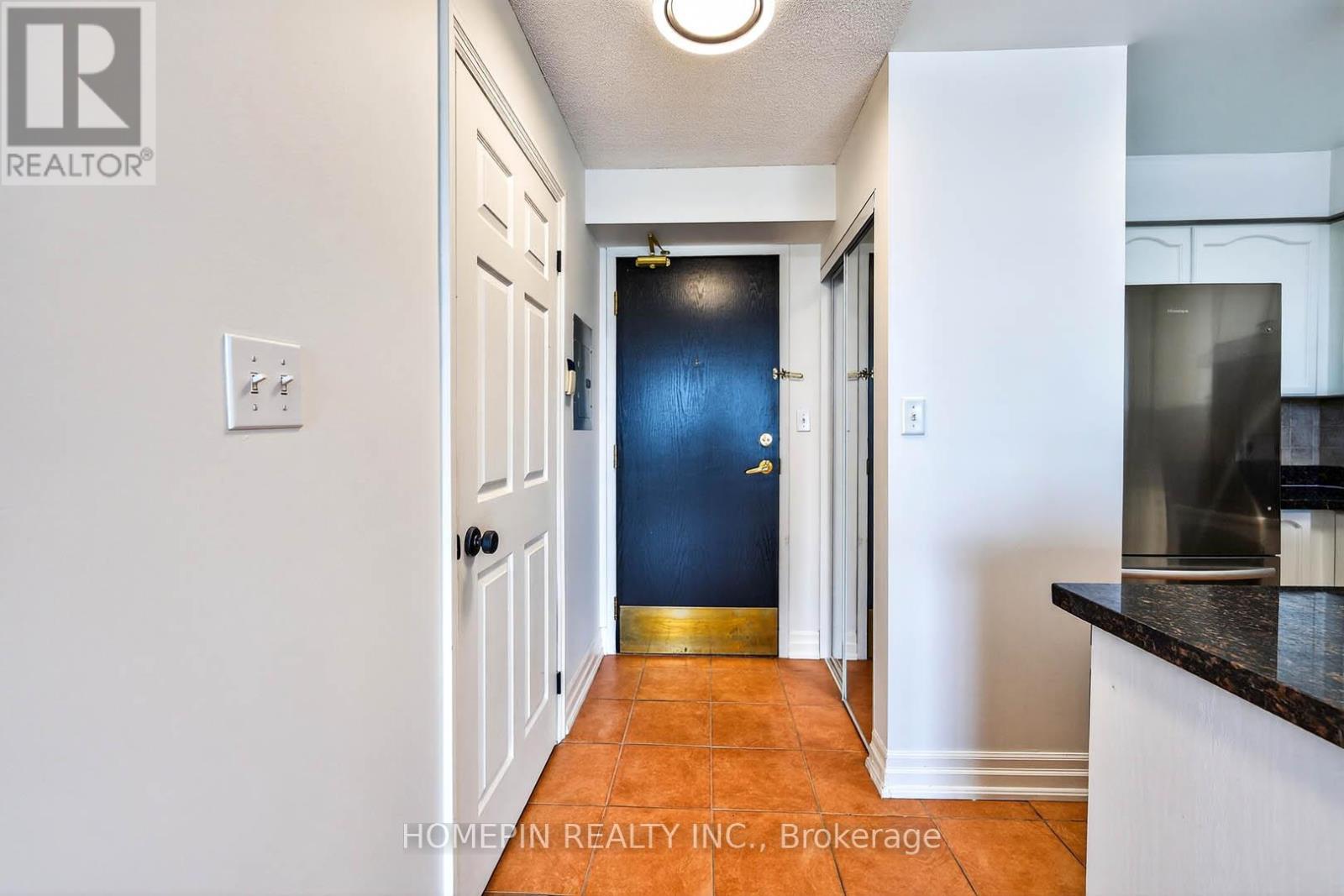 1103 - 39 Oneida Crescent, Richmond Hill, Ontario  L4B 4T9 - Photo 2 - N12722640