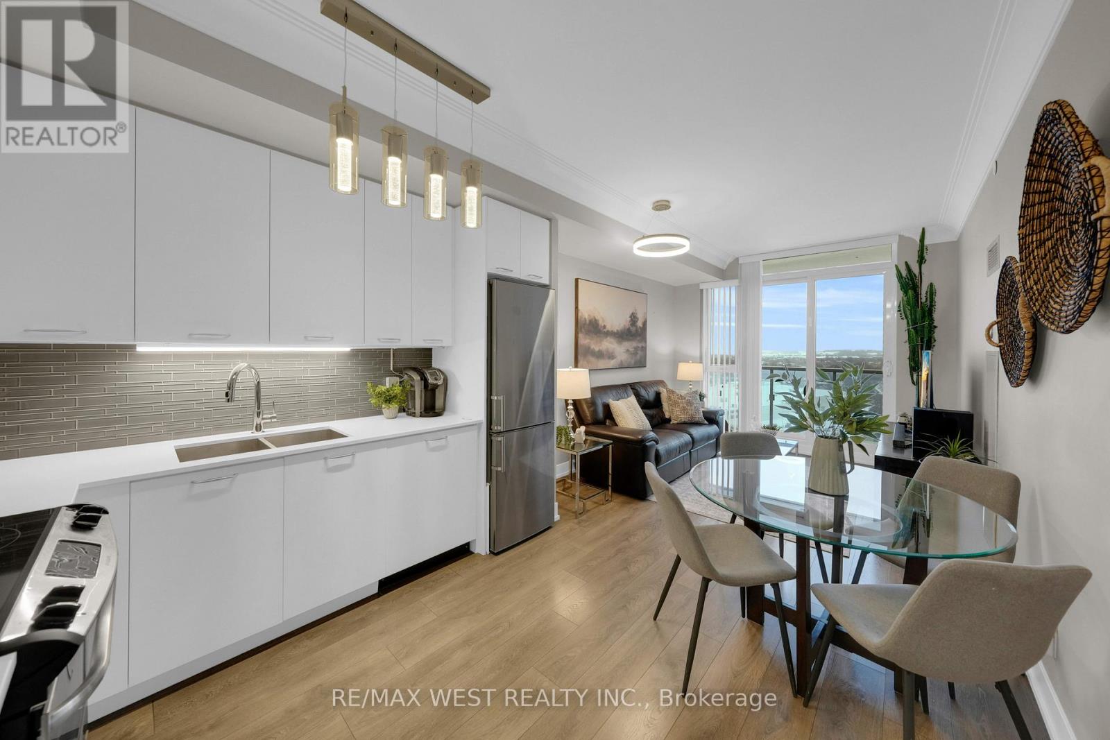 1117 - 9471 Yonge Street, Richmond Hill, Ontario  L4C 1V4 - Photo 2 - N12722642