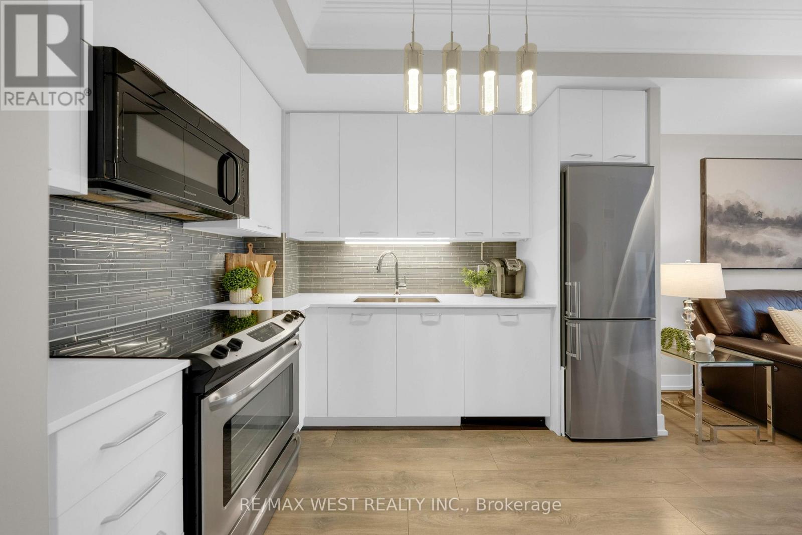 1117 - 9471 Yonge Street, Richmond Hill, Ontario  L4C 1V4 - Photo 4 - N12722642