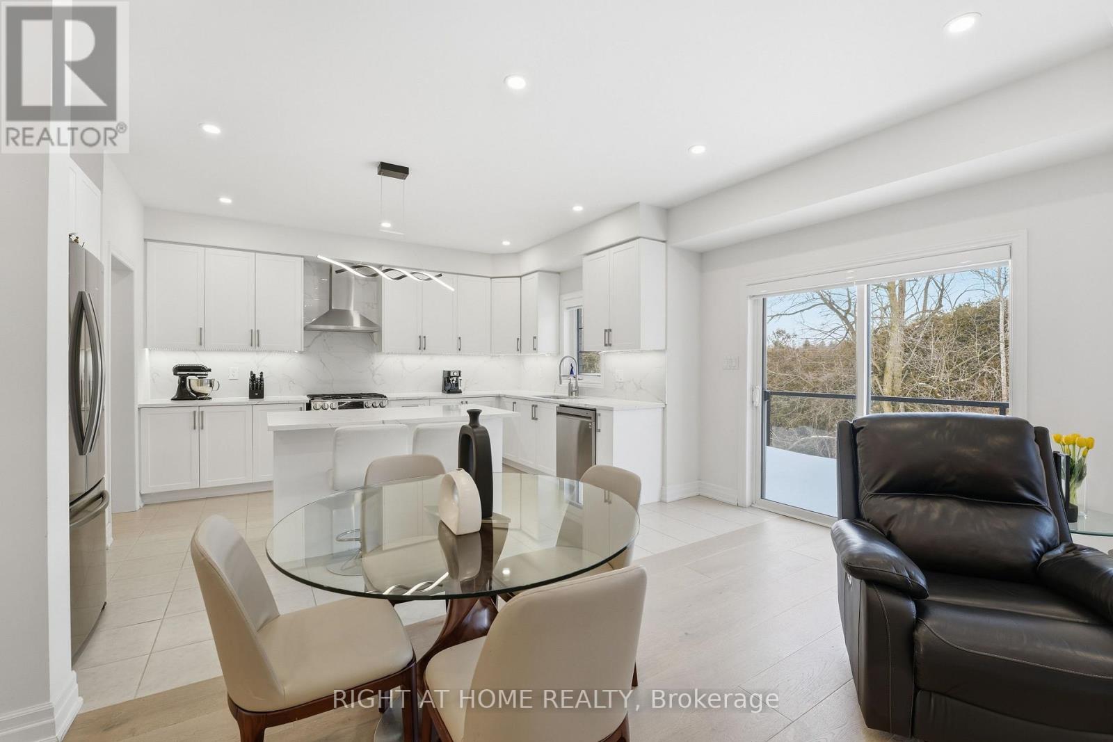 58 Charles White Court, East Gwillimbury, Ontario  L9N 0T7 - Photo 17 - N12722680