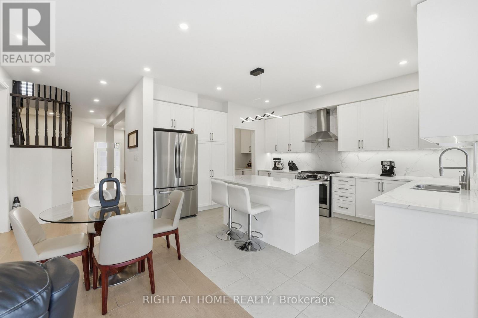 58 Charles White Court, East Gwillimbury, Ontario  L9N 0T7 - Photo 18 - N12722680