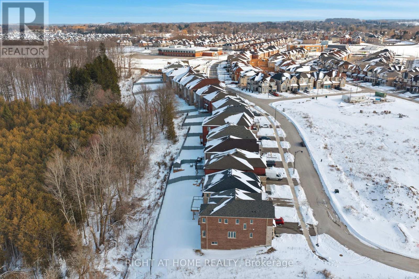 58 Charles White Court, East Gwillimbury, Ontario  L9N 0T7 - Photo 5 - N12722680