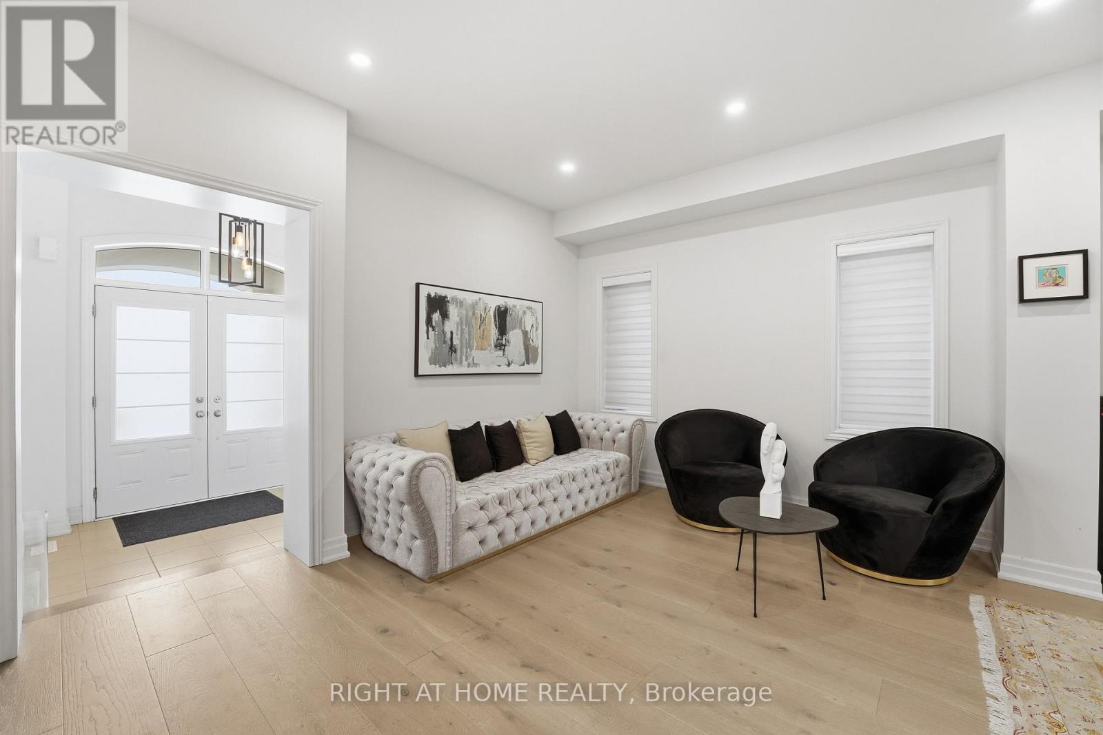 58 Charles White Court, East Gwillimbury, Ontario  L9N 0T7 - Photo 8 - N12722680