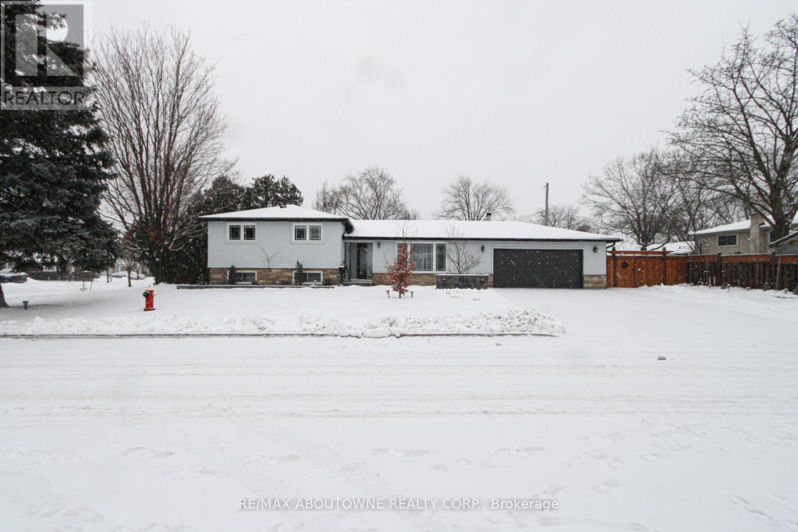 626 Cape Avenue, Burlington, Ontario  L7L 4M6 - Photo 2 - W12722618