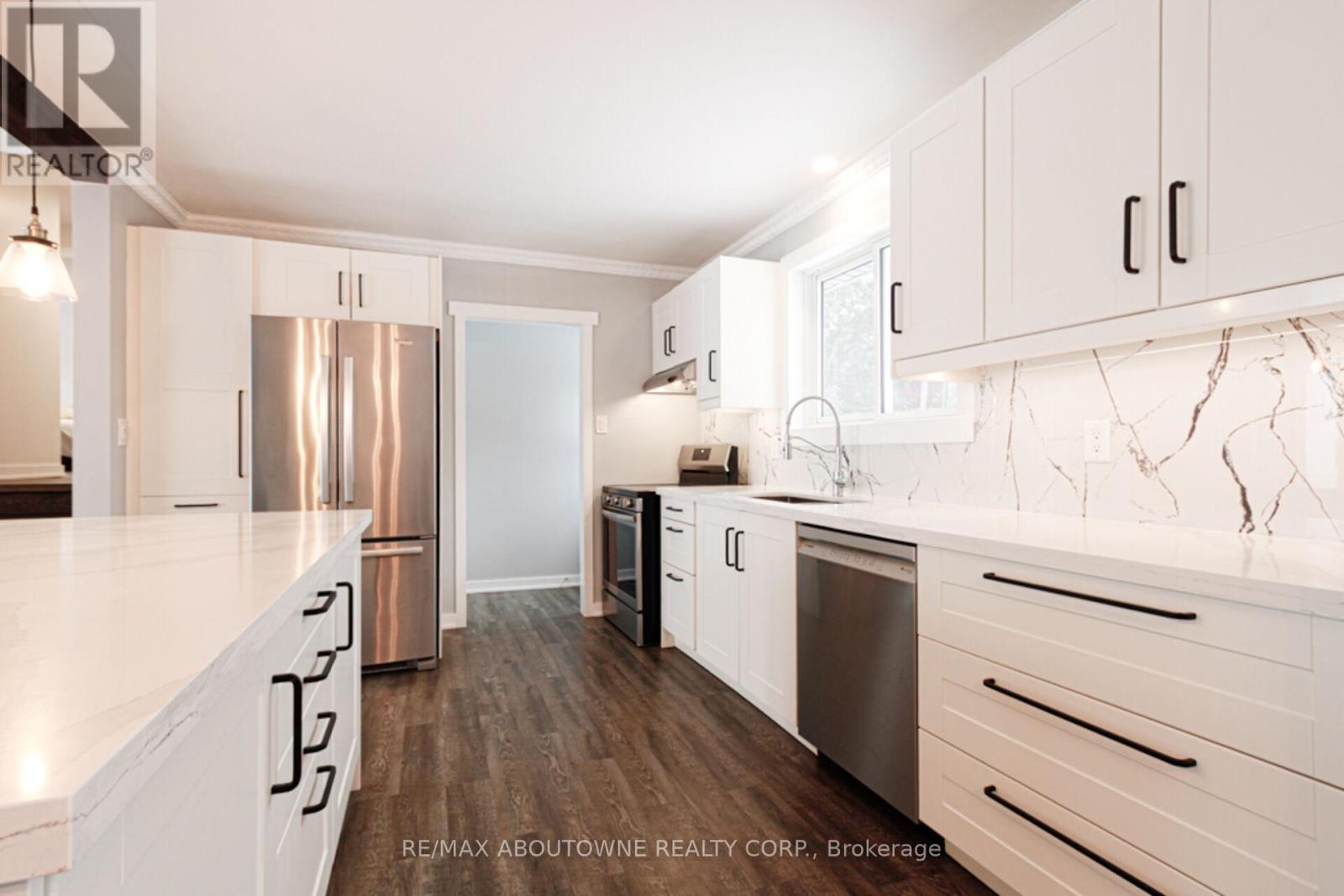 626 Cape Avenue, Burlington, Ontario  L7L 4M6 - Photo 7 - W12722618