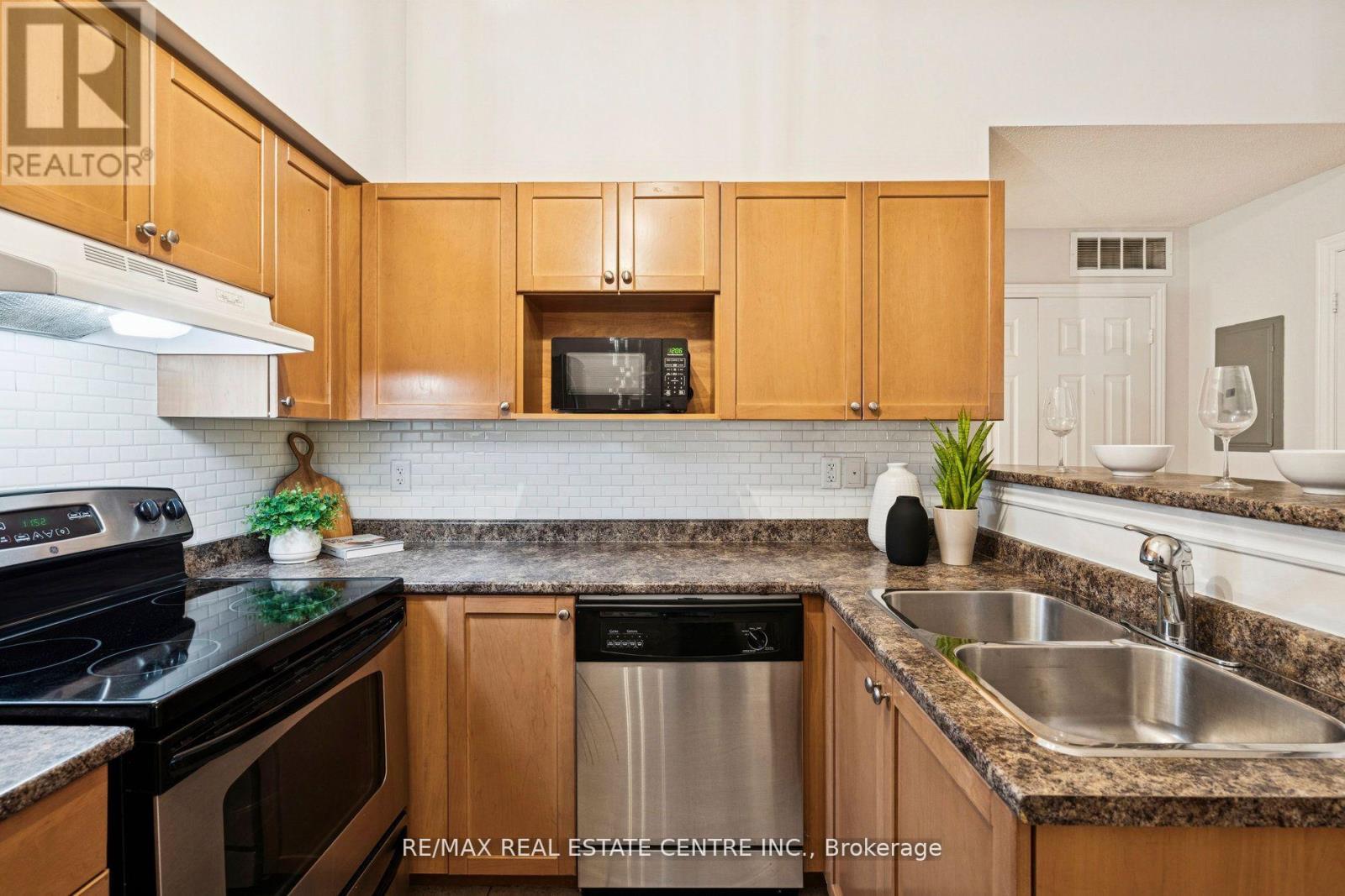 408 - 1350 Main Street E, Milton, Ontario  L9T 7S7 - Photo 6 - W12722672