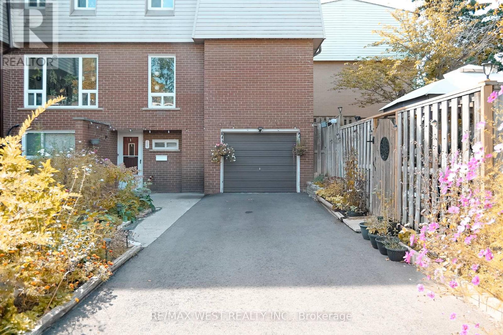 159 - 3175 Kirwin Avenue, Mississauga, Ontario  L5A 3M4 - Photo 2 - W12722692