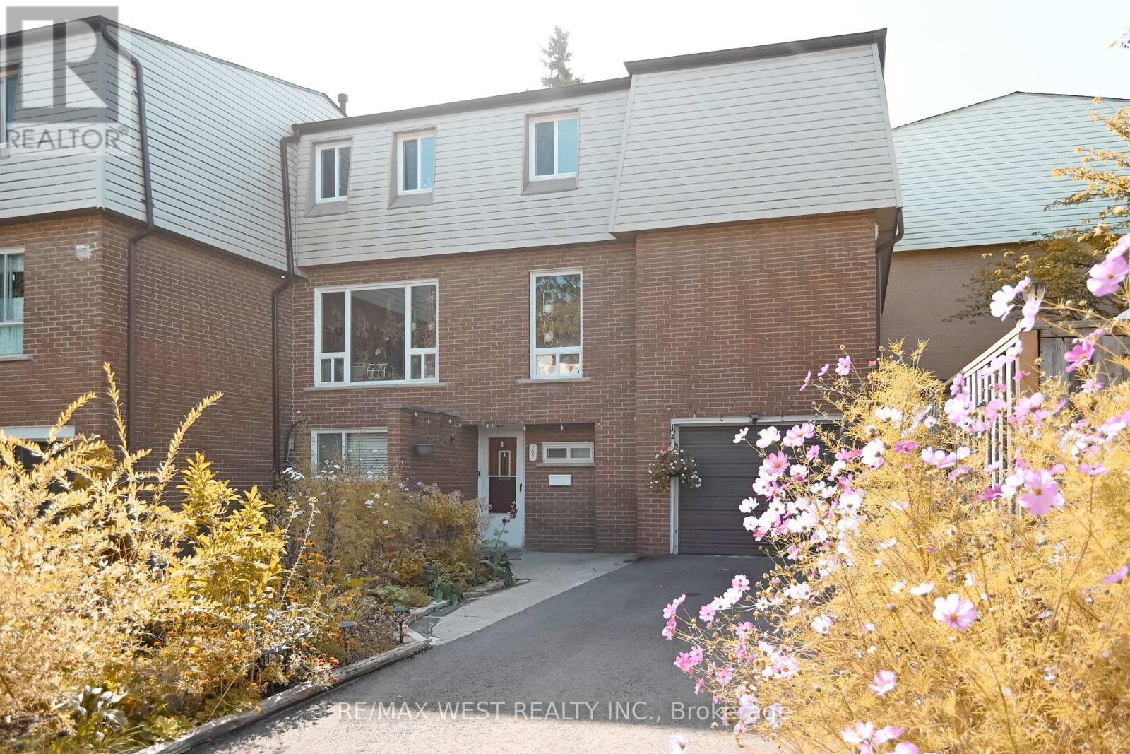 159 - 3175 Kirwin Avenue, Mississauga, Ontario  L5A 3M4 - Photo 3 - W12722692