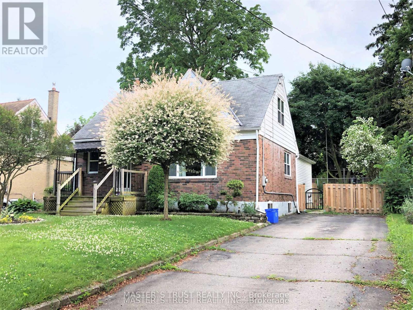 262 QUEEN MARY DRIVE, Oakville, Ontario