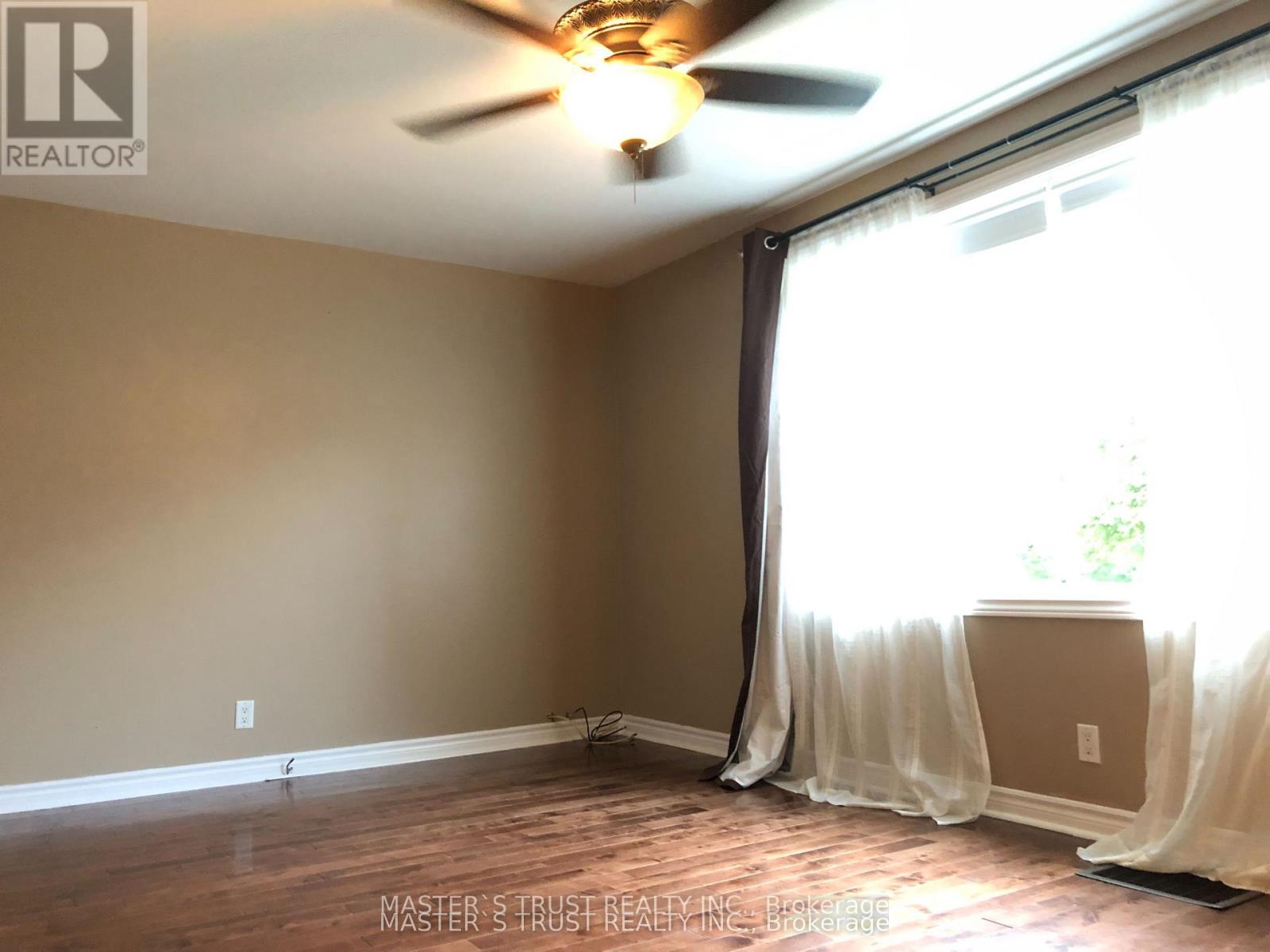 262 Queen Mary Drive, Oakville, Ontario  L6K 3L2 - Photo 7 - W12722696