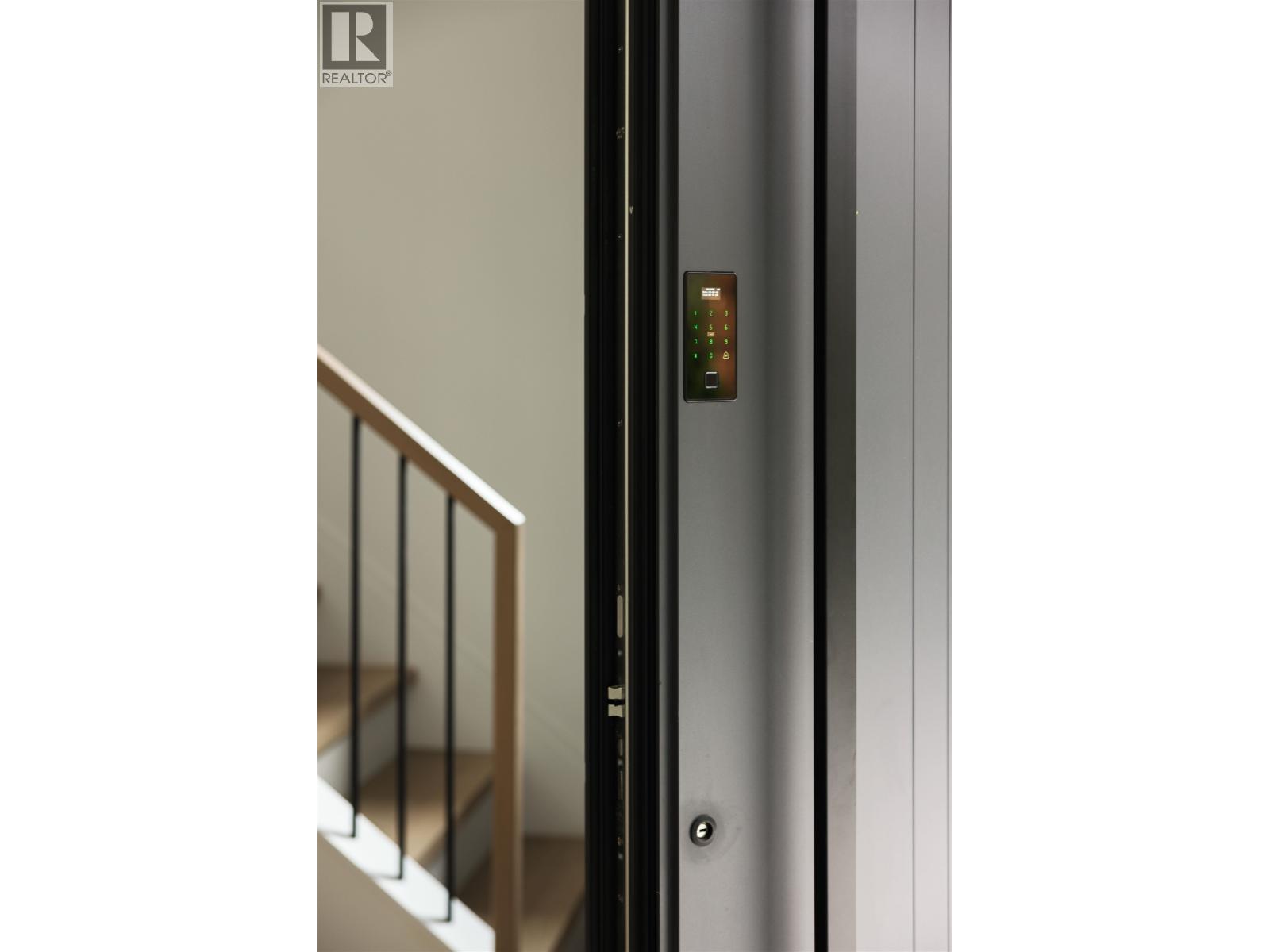 1181 33rd Avenue, Vancouver, British Columbia  V0V 0V0 - Photo 21 - R3082243