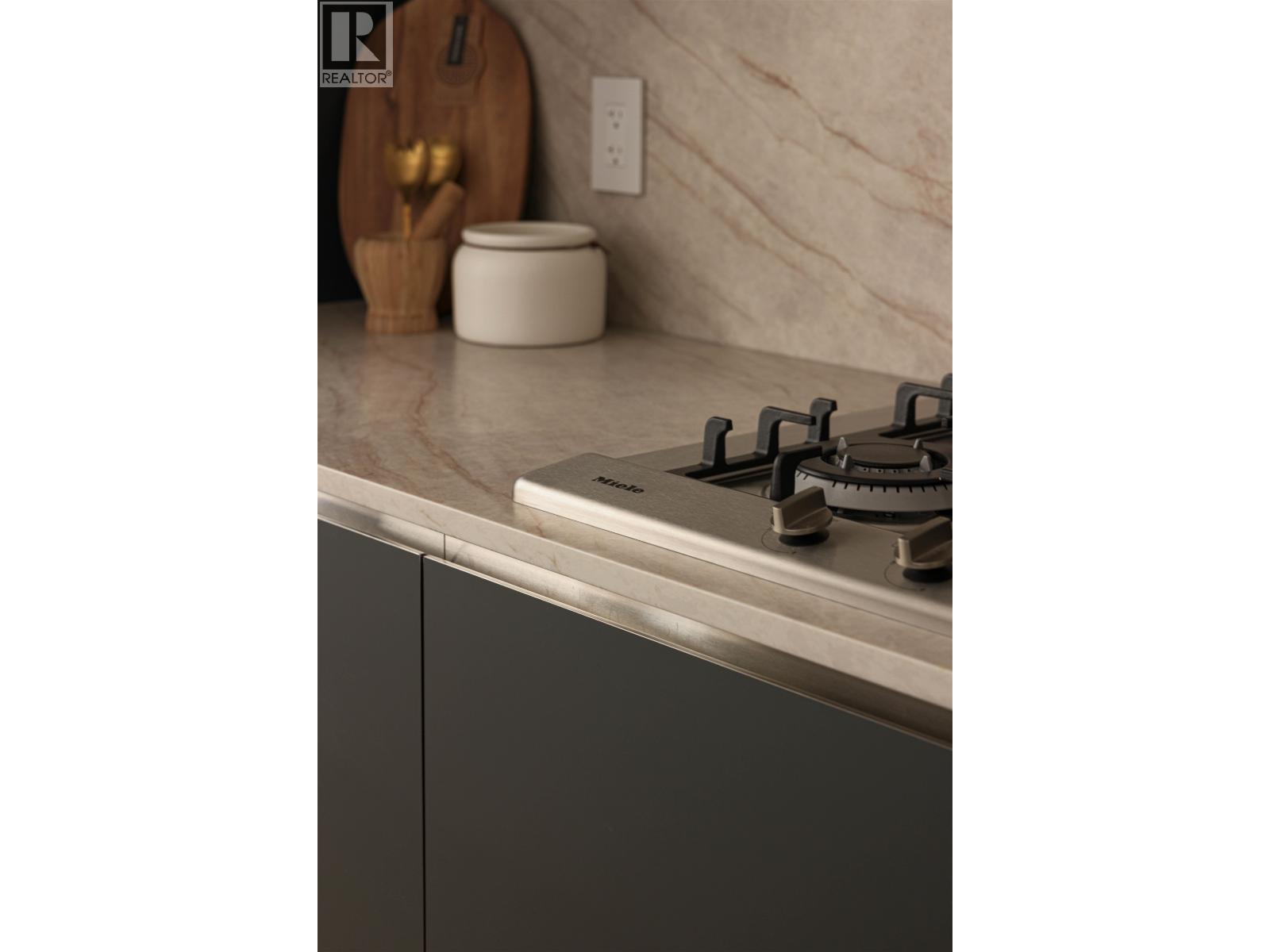 1181 33rd Avenue, Vancouver, British Columbia  V0V 0V0 - Photo 10 - R3082243