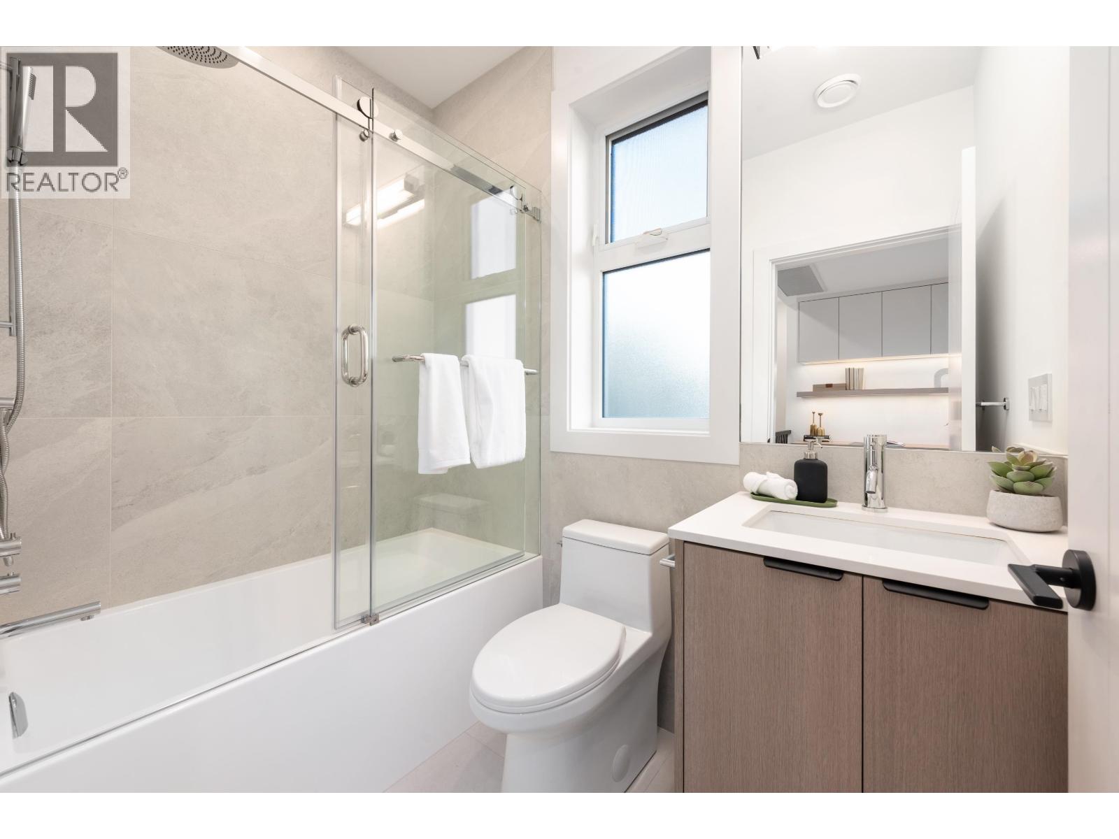 323 N Kamloops Street, Vancouver, British Columbia  V5K 0A9 - Photo 12 - R3082368