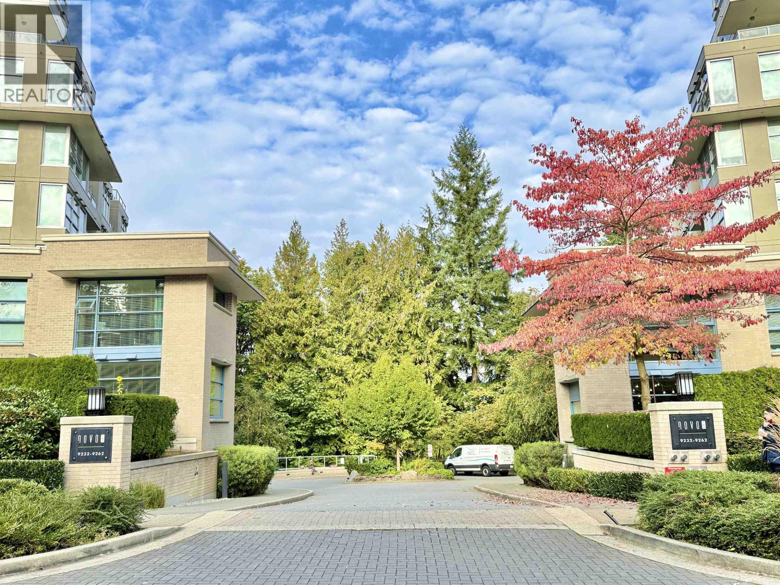 305 9232 UNIVERSITY CRESCENT, Burnaby, British Columbia