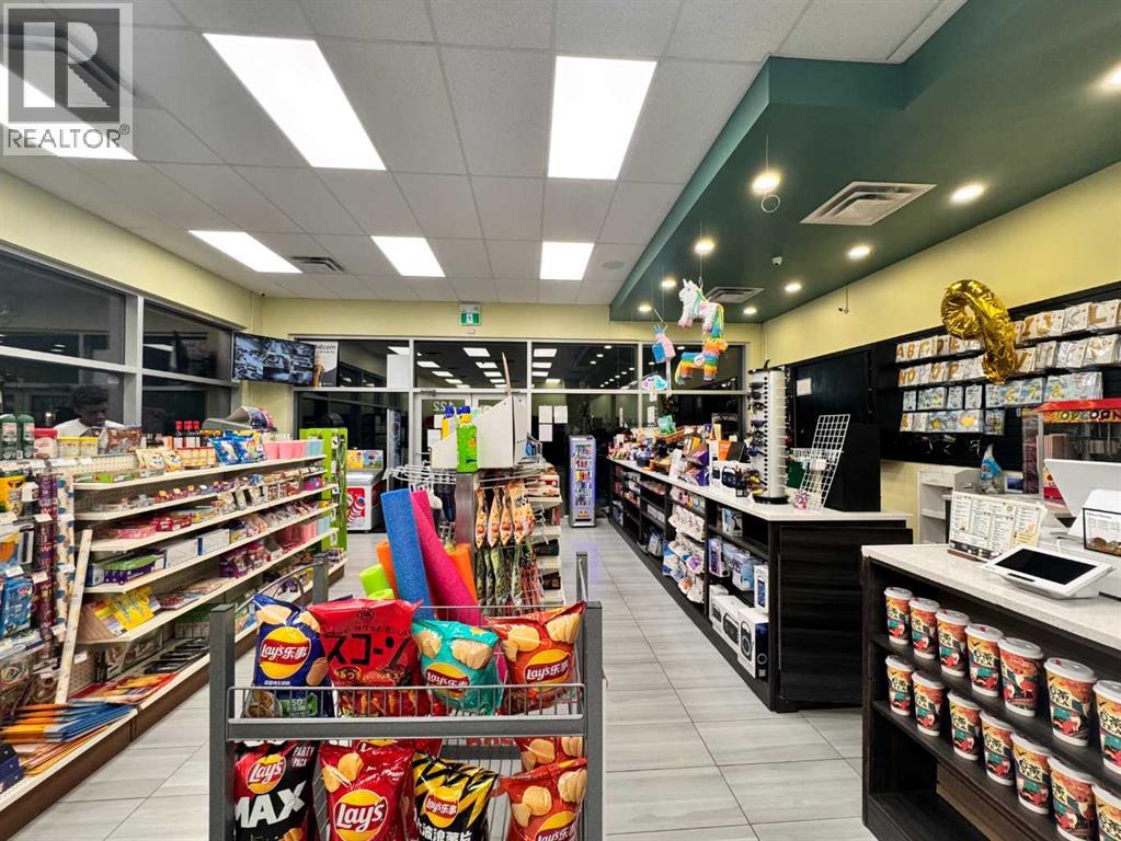 122, 30 Crestridge Common Sw, Calgary, Alberta  T3B 6K2 - Photo 1 - A2279935