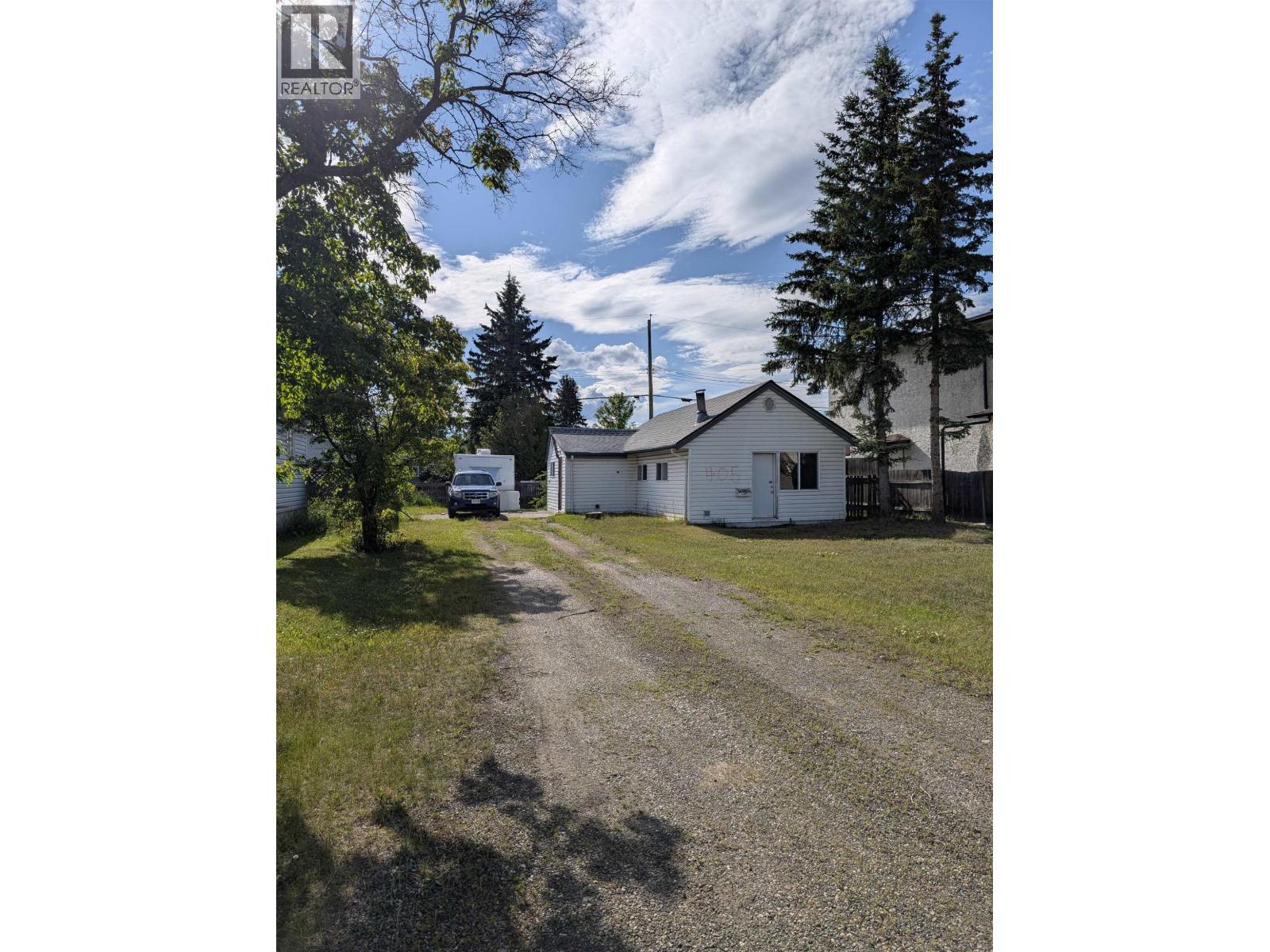 405 Moffat Street, Prince George, British Columbia  V2M 3L4 - Photo 2 - R3082459