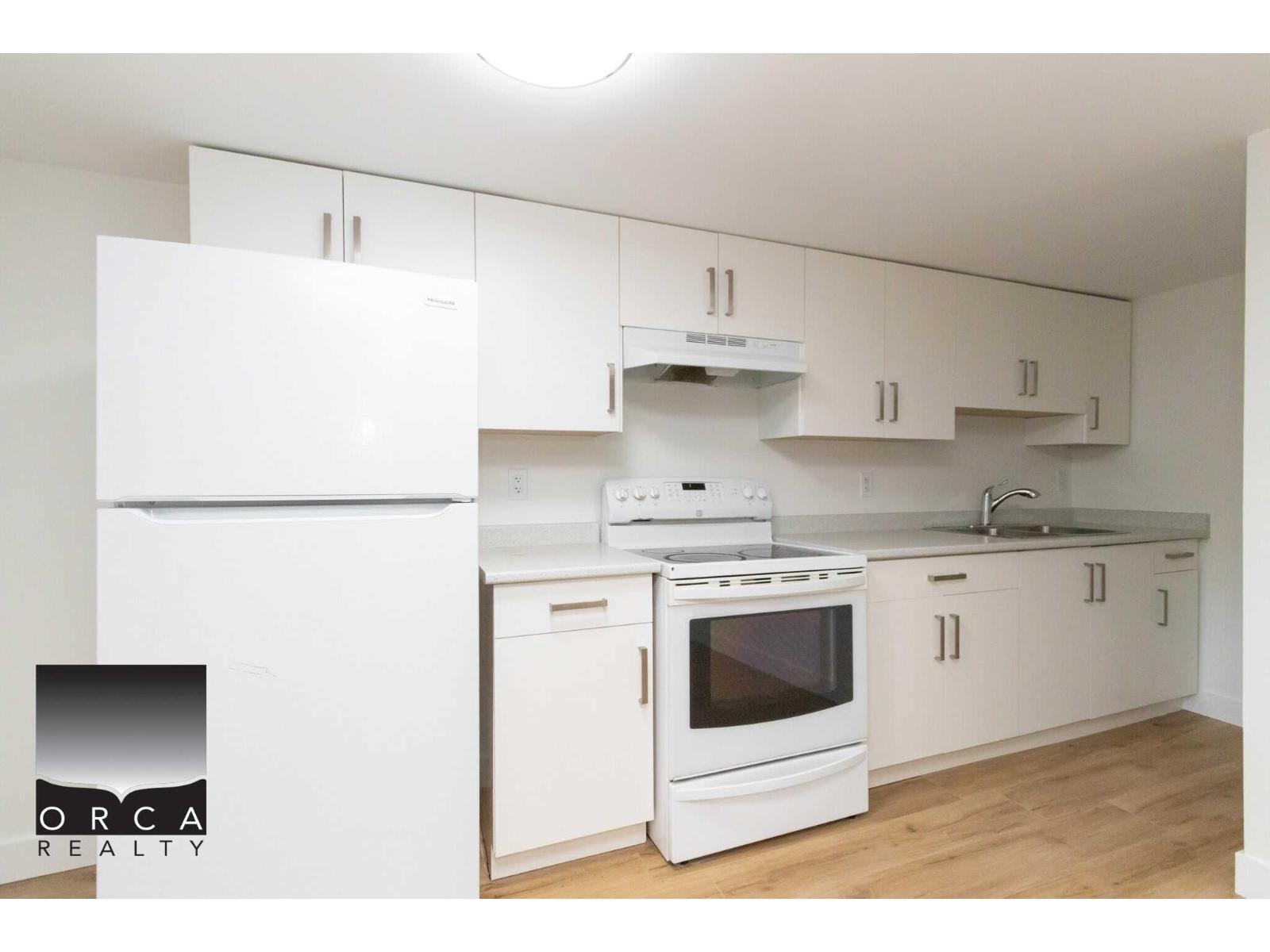 Basement 15008 88 A Avenue Street, Surrey, British Columbia  V3R 6W9 - Photo 3 - R3082458