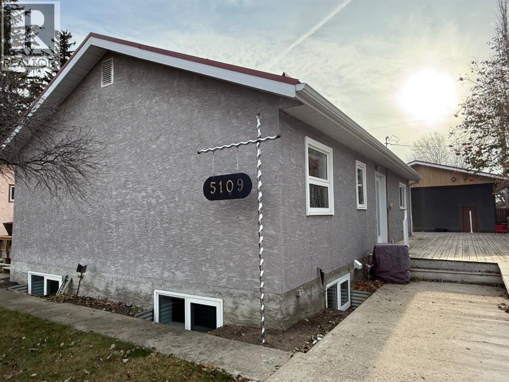 5109 46 Avenue, Vermilion, Alberta  T9X 1Y1 - Photo 2 - A2271244