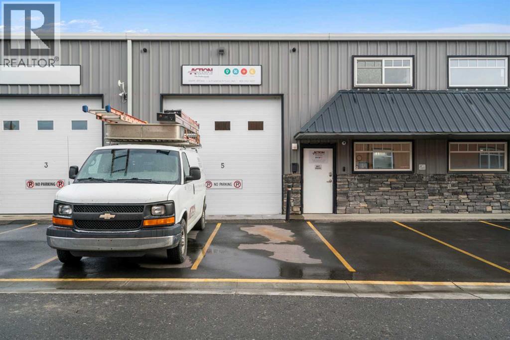 5, 30 Griffin Industrial Point, Cochrane, Alberta  T4C 0A2 - Photo 2 - A2271454
