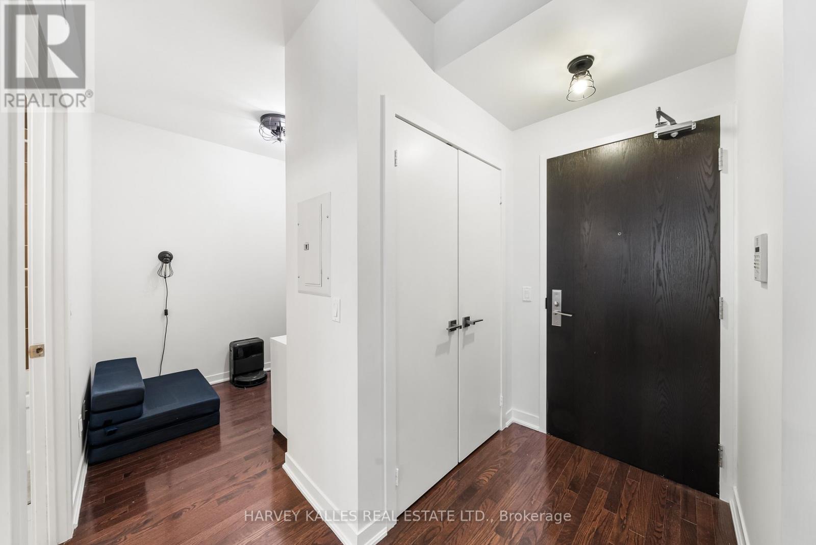 2203 - 770 Bay Street, Toronto, Ontario  M5G 0A6 - Photo 27 - C12722712