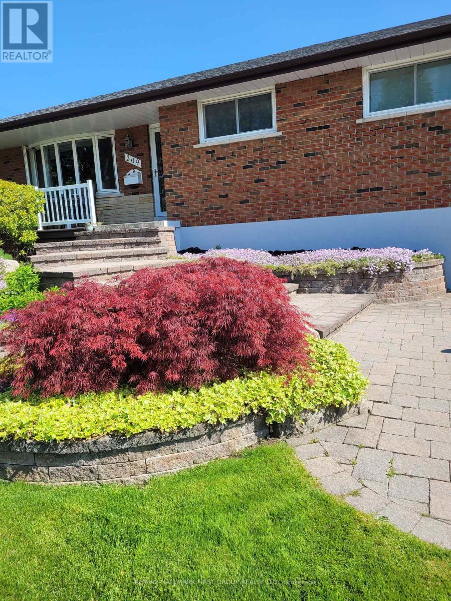 209 Johnson Avenue, Whitby, Ontario  L1N 3T2 - Photo 2 - E12722710