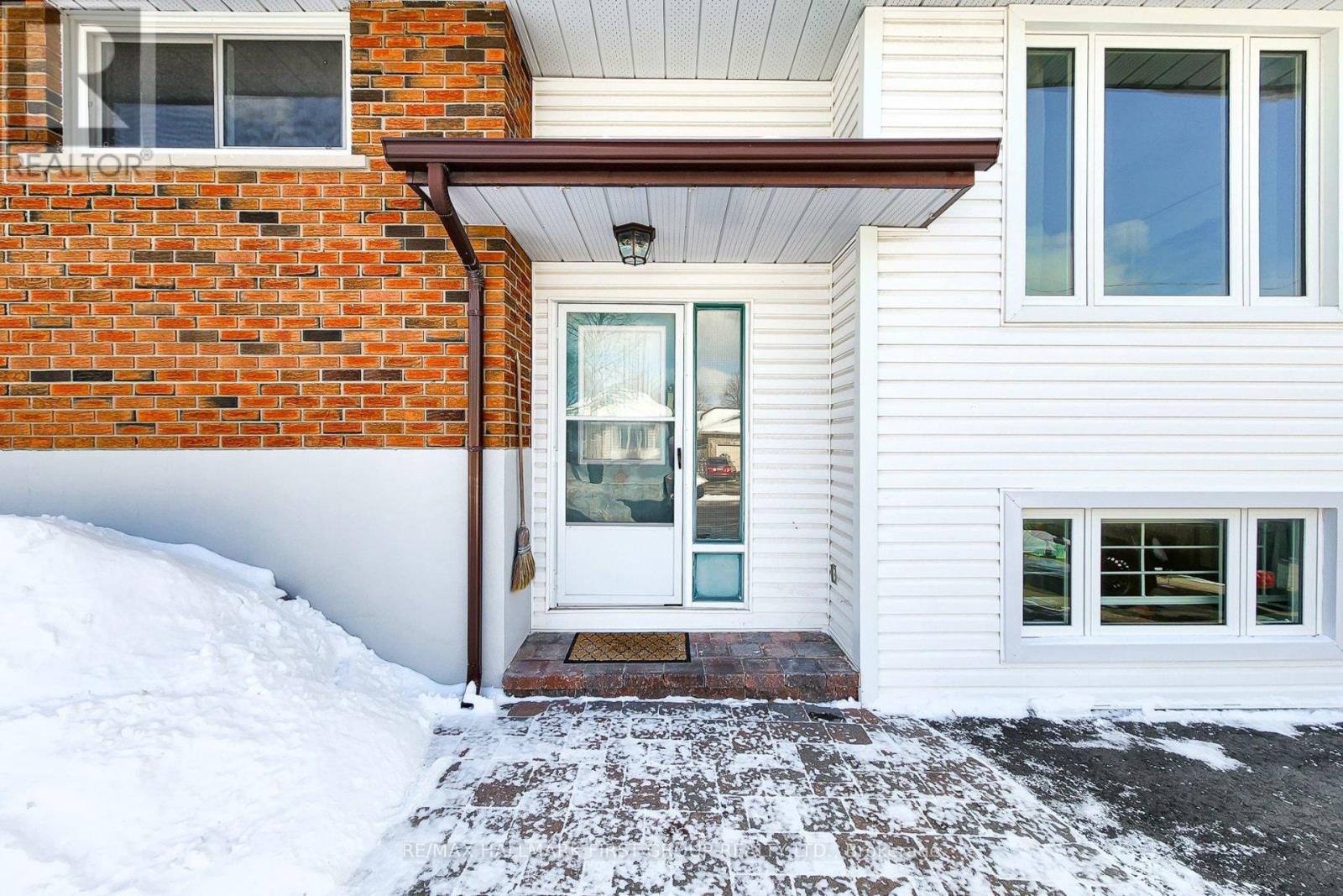 209 Johnson Avenue, Whitby, Ontario  L1N 3T2 - Photo 4 - E12722710