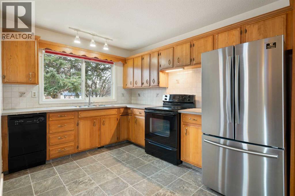 123 Glacier Drive Sw, Calgary, Alberta  T3E 5A3 - Photo 9 - A2271776