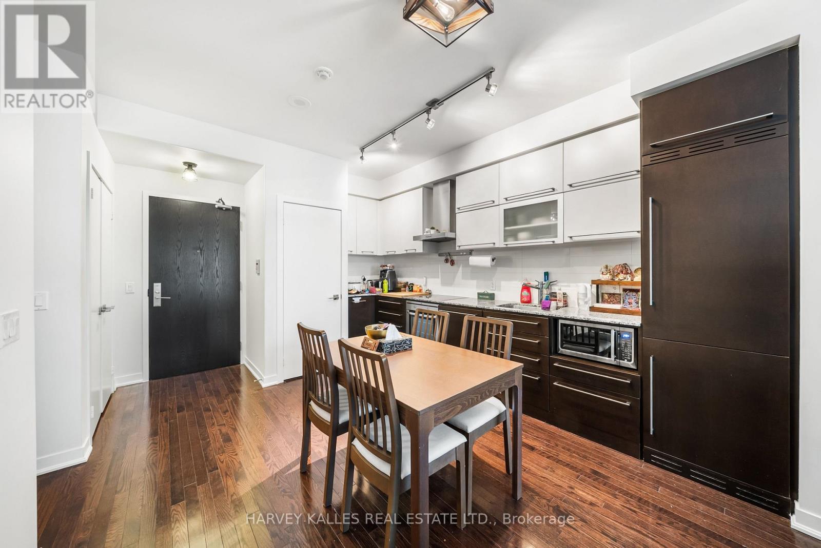 2203 - 770 Bay Street, Toronto, Ontario  M5G 0A6 - Photo 10 - C12722712